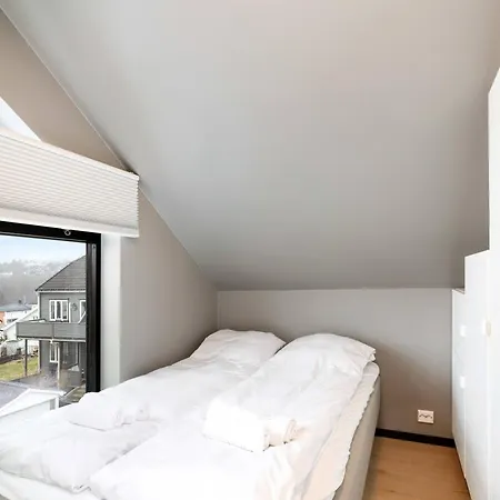 Dinbnb L 5 Bedrooms I Jacuzzi & El-parking L 24l7 Check In Apartment Kristiansand